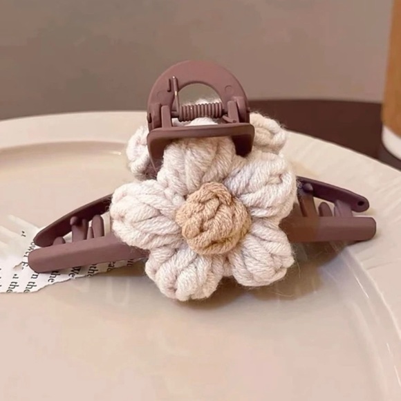 ❤️Large Floral Hair Claw - Picture 3 of 5